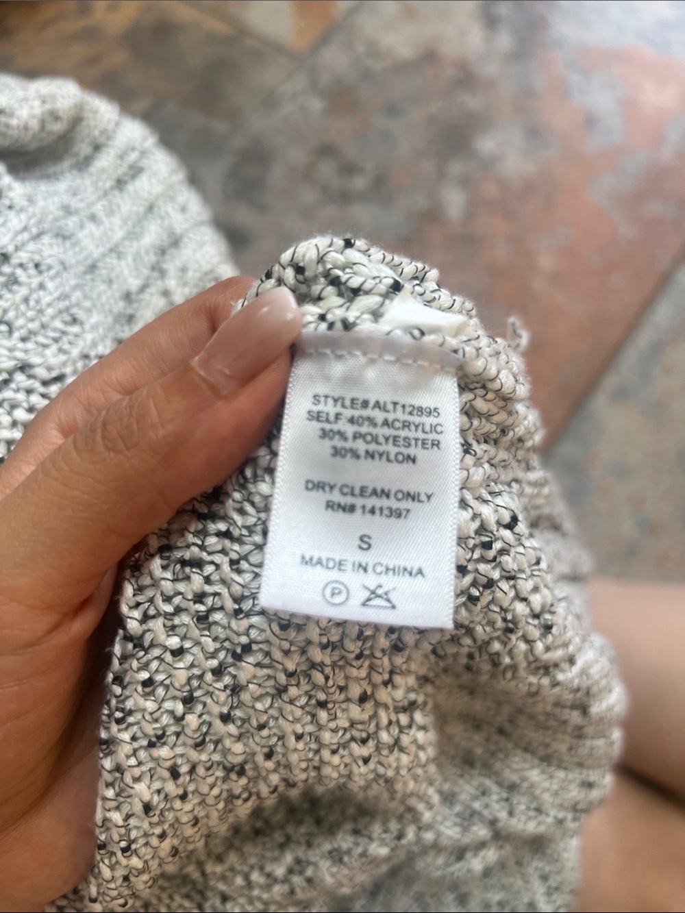 Astr Marled Gray and Cream V-Neck Knit Sleeveless Sweater - Picture 6 of 6